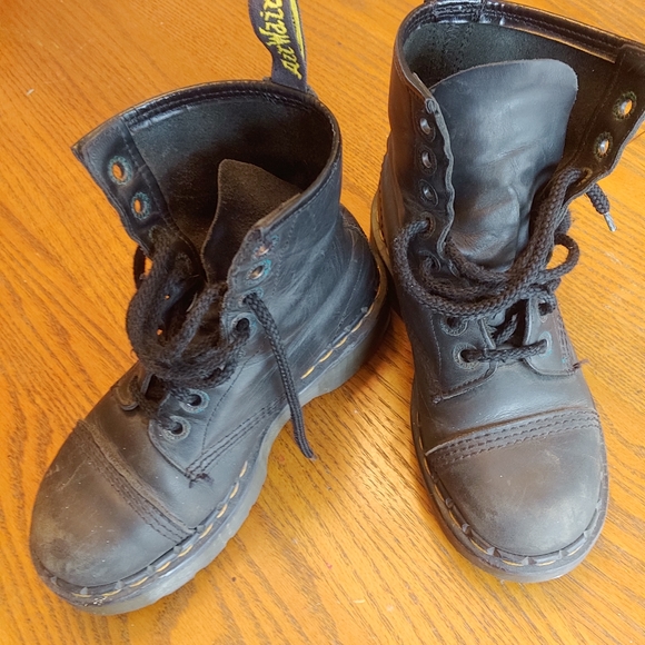 Dr. Marten 8 hole boots - Picture 9 of 9